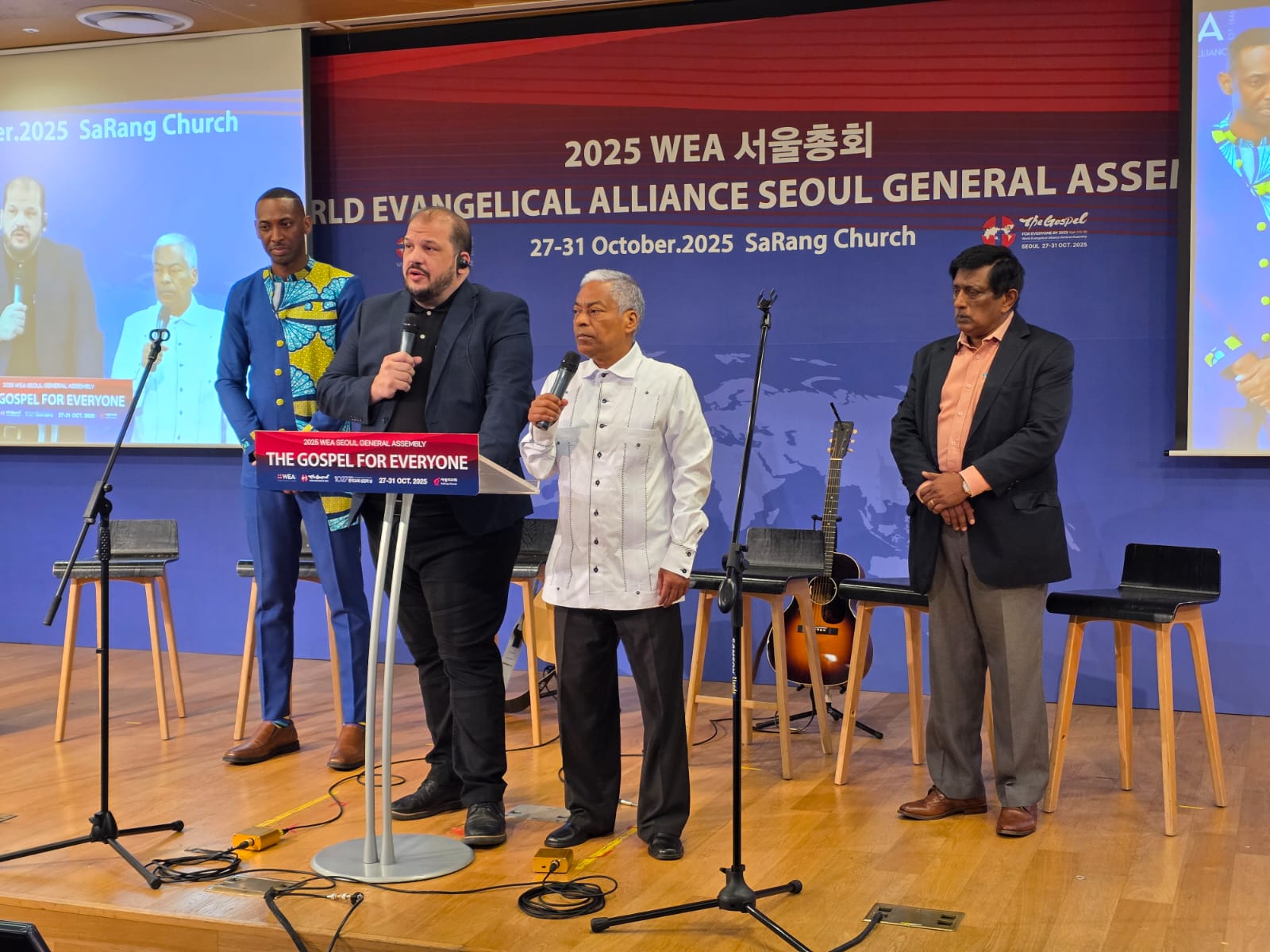 Estudio: Los cristianos evangélicos estadounidenses dicen adiós a las  denominaciones, image size:1600x1200