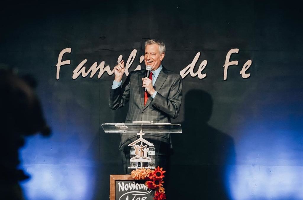 El alcalde de la ciudad de Nueva York Bill de Blasio pronuncia importante discurso en el Centro Cristiano Familia De Fe