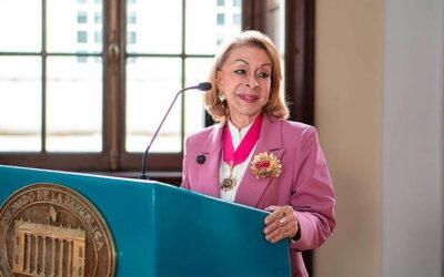 El Senado de Colombia distinguió a la presidente de CEDECOL, Miembro Pleno de AEL, por su trayectoria de servicio